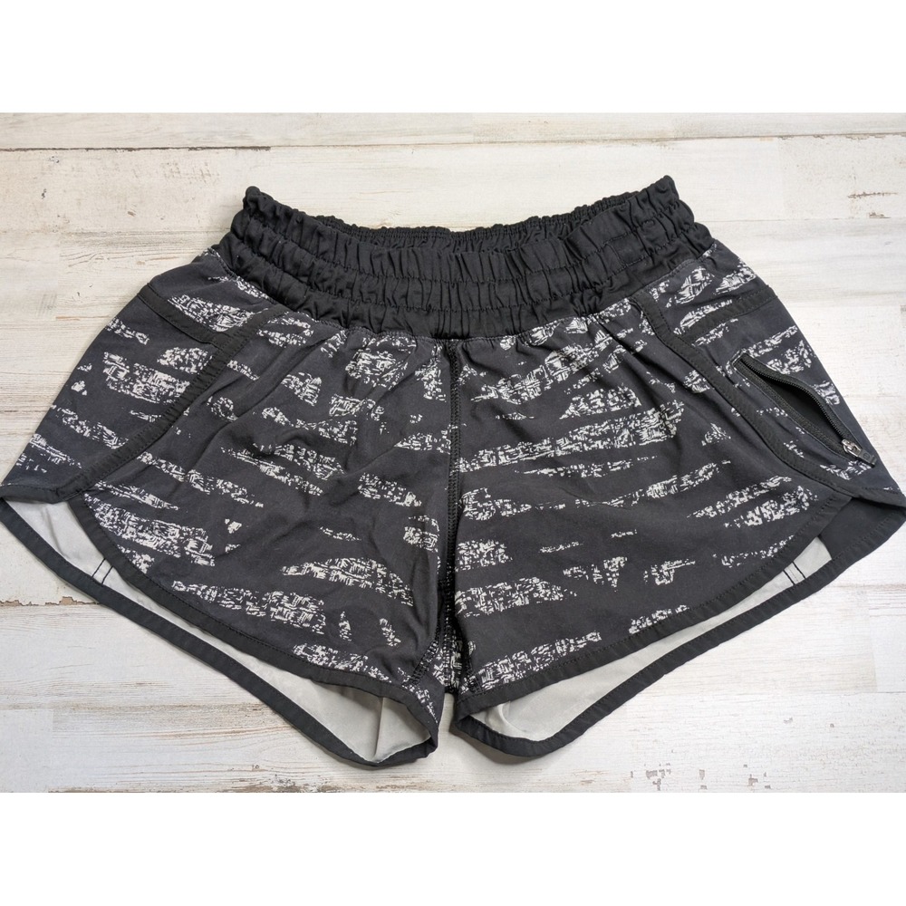 Lululemon Womens Sz‎ 4 Tracker Low Rise Shorts 4" Black Running Lined Zip Pocket